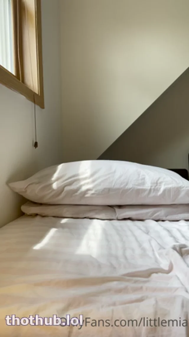 Littlemia finger masturbation