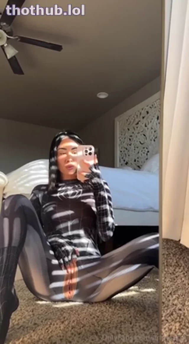 Urfavfitgirl spiderwomen masturbation