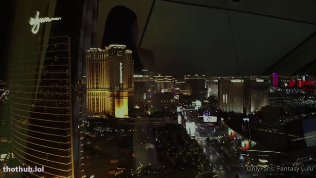 CLUELESS LULU / FANTASYLULU – HOTELLROOM STRIPTEASE