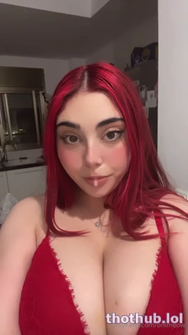 Onlmeow – red bra
