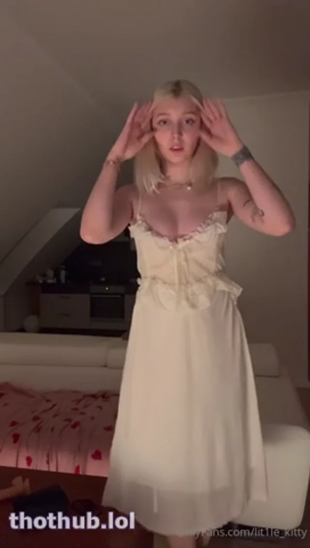 Try on Emili Lit1le_kitty