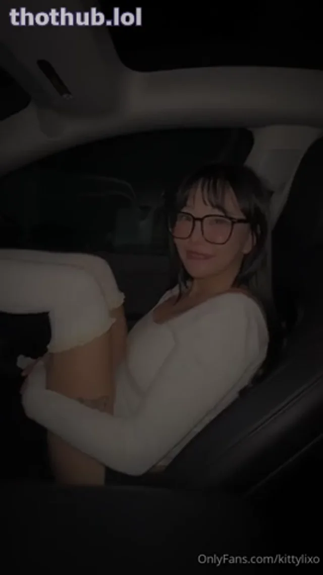 Kittylixo sucks and fucks her Tinder date