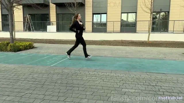 Comatozze Broke College Slut Offers Her Tight Pussy for Cash