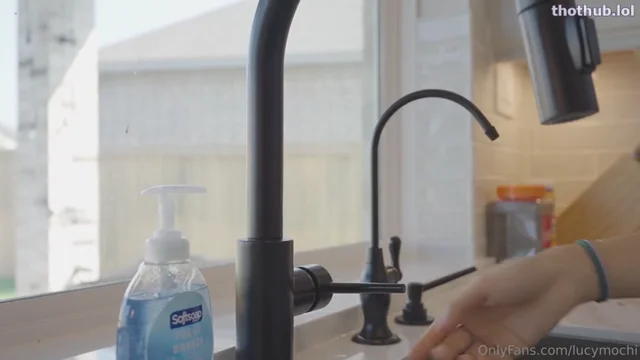 Lucy Mochi, lillie Nue – Fuck The Plumber