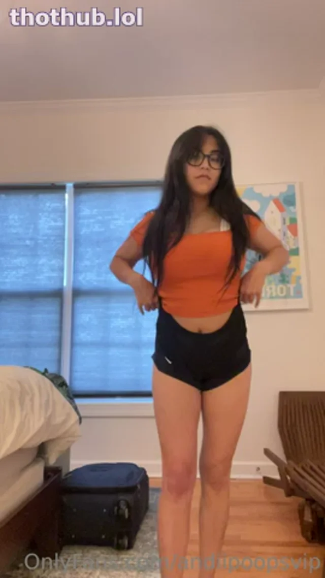 Andiipoops strip tease