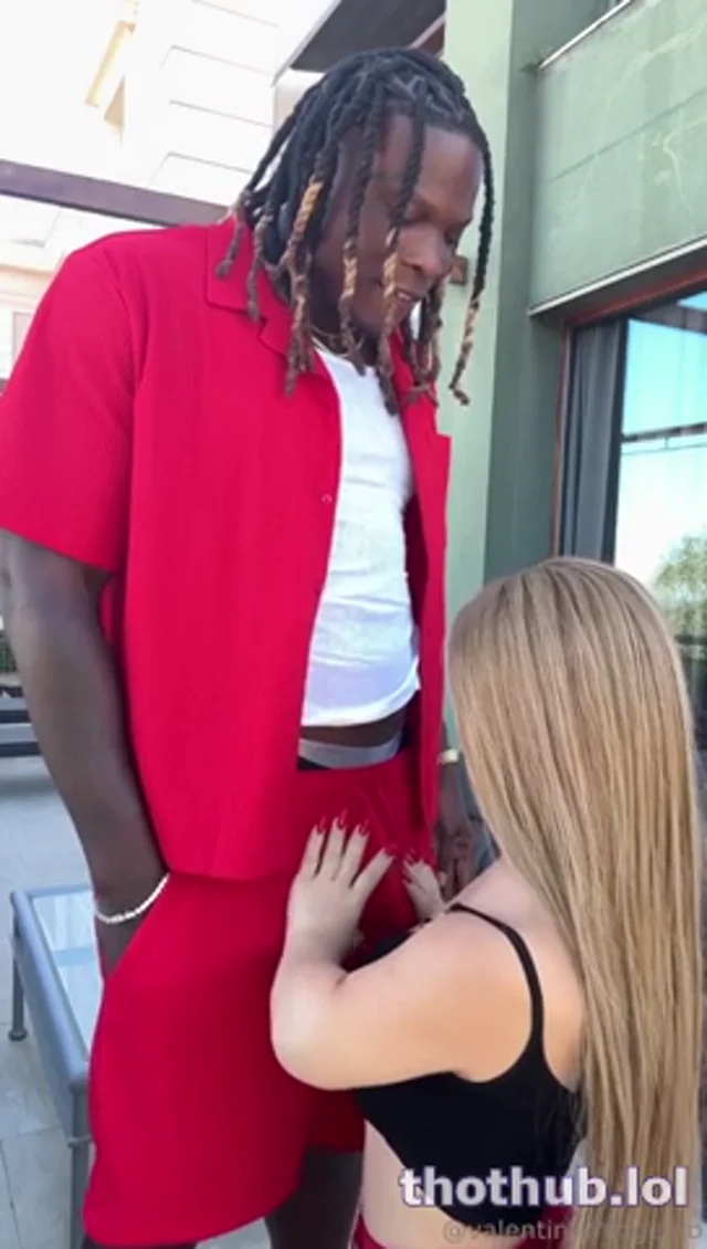 BBC Louie Smalls Fills Valentina MidgetXo’s Pussy