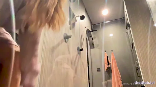 B.L OF – Shower LIVE Show