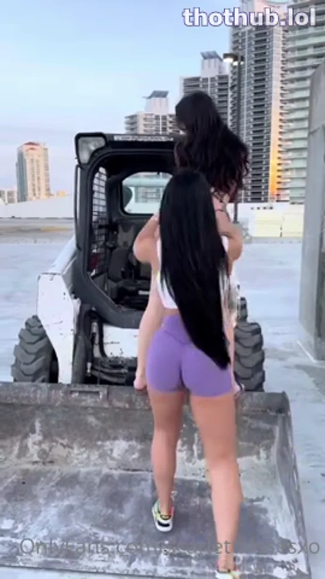 Scarlettkissesxo, Desiree Desire, Fallonlovexo and friend