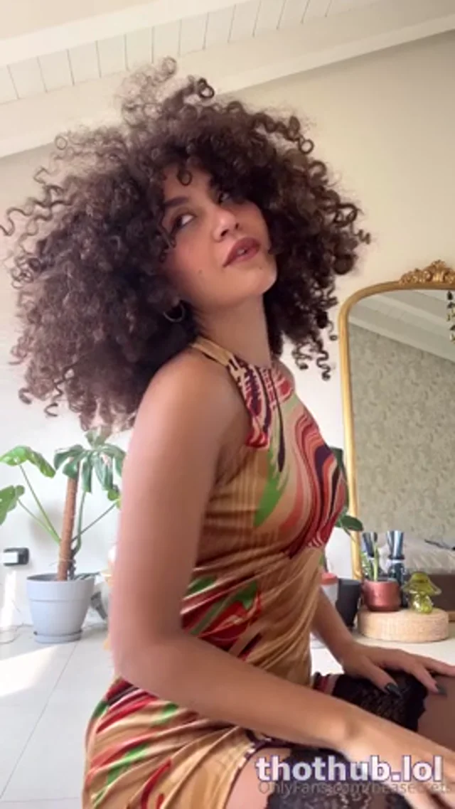 Beasecrets slutty finger fucking