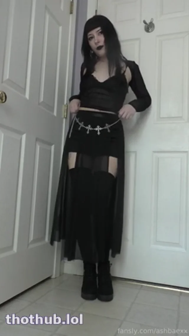 Ash sexy goth babe solo squirt