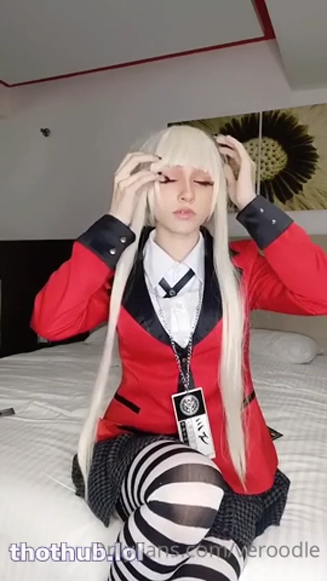 Veroodle Cosplay Striptease