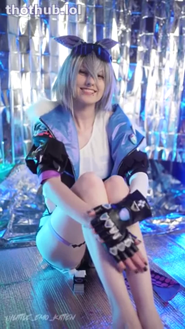 Little Emo Kitten Silver Wolf Cosplay