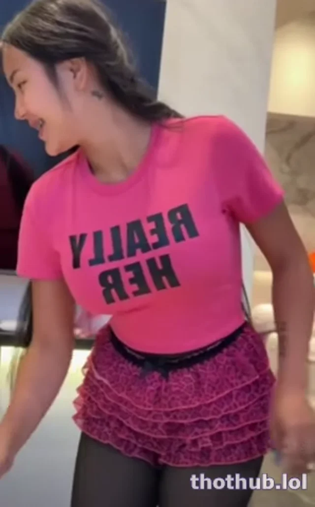 OF girl Thai Preaw gets fucked in the ass