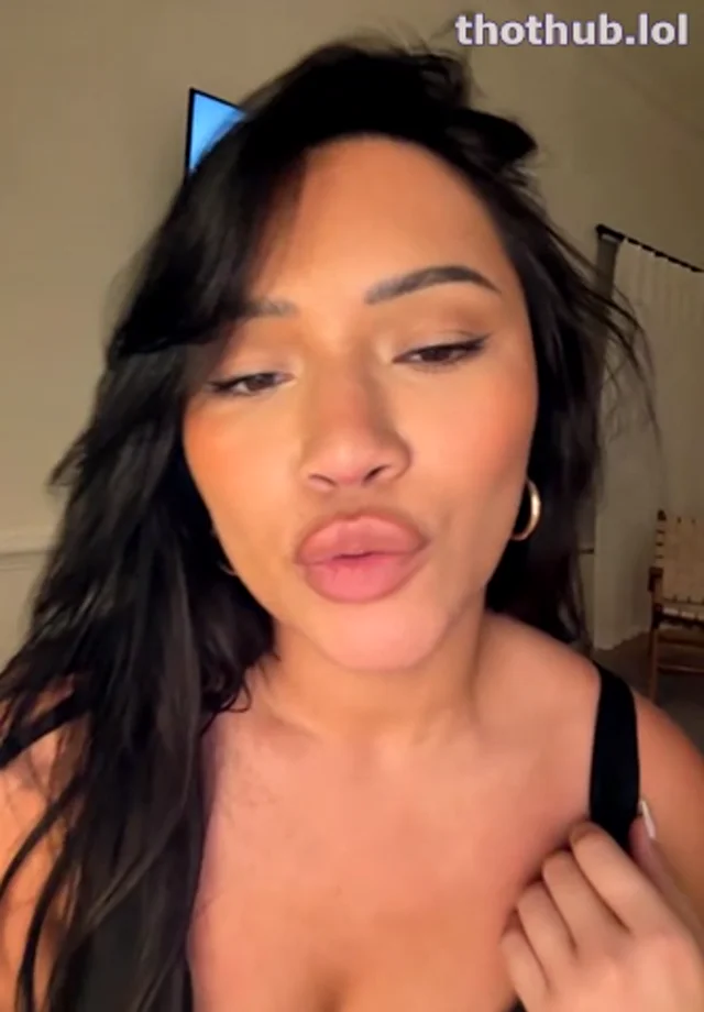 Julia kelly Boob Show