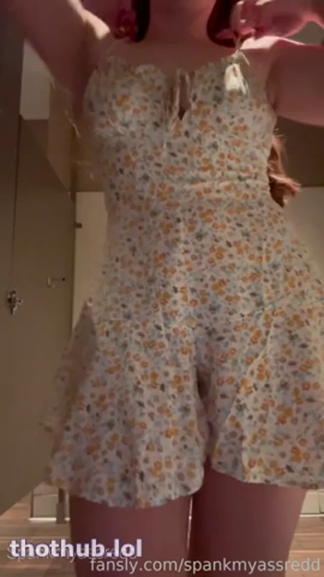 Redd thicc ginger PAWG PoV dildo solo public toilet