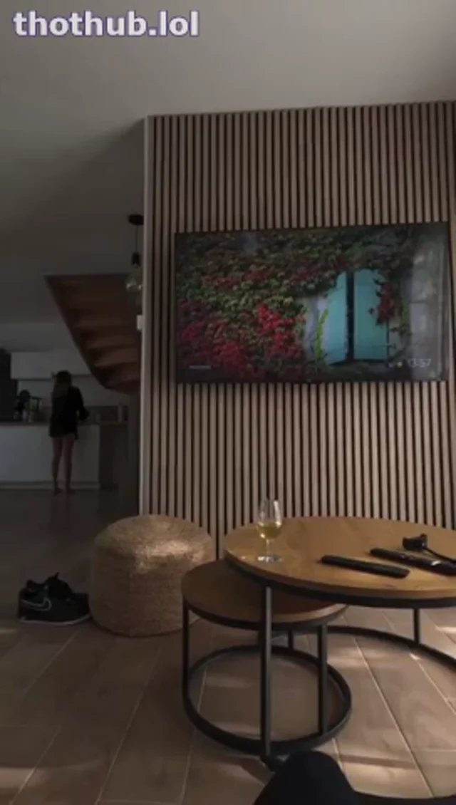 Mymyglows – French Brunette Bigass Cute Hardcore Mikess On Counter