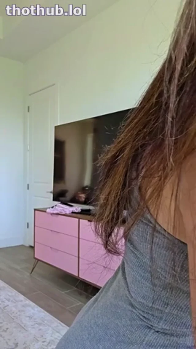 Alinity (38) Nude Twerk + Strip Tease
