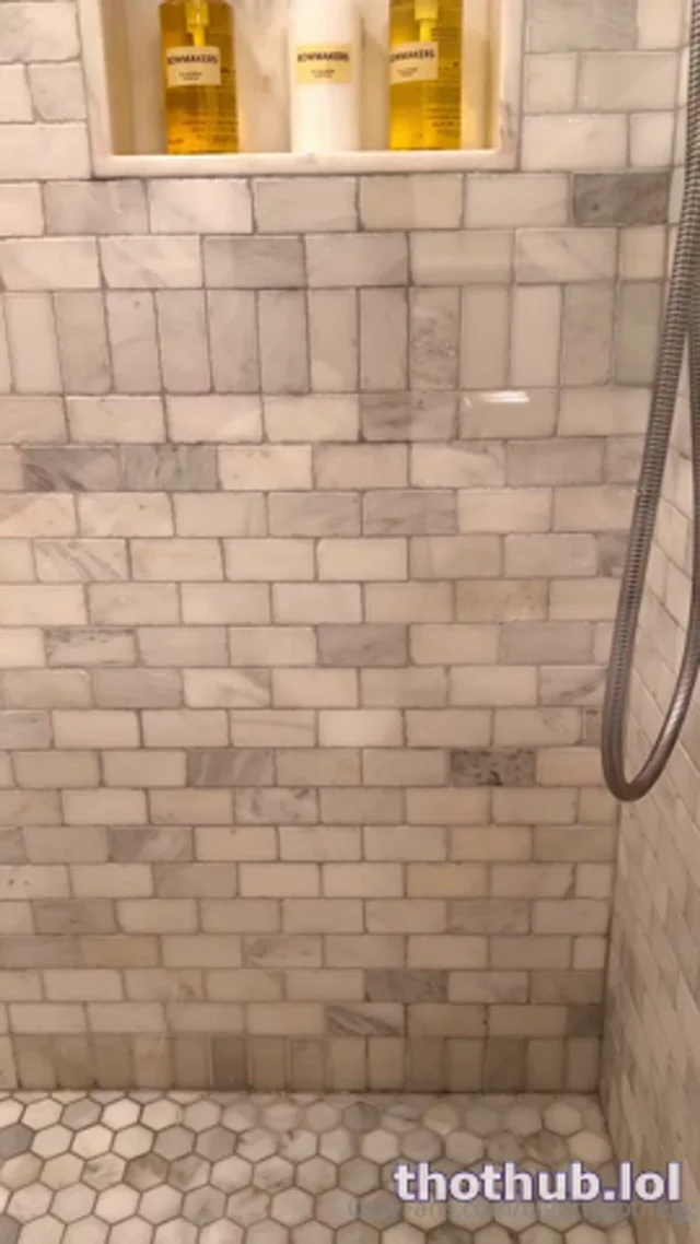 B.T.G.E OF – Mirror Of The Shower