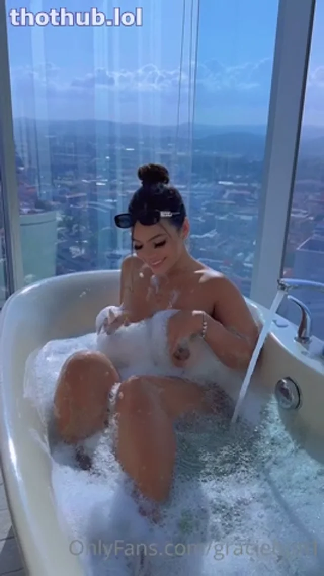 Gracie bon shows holes in bath