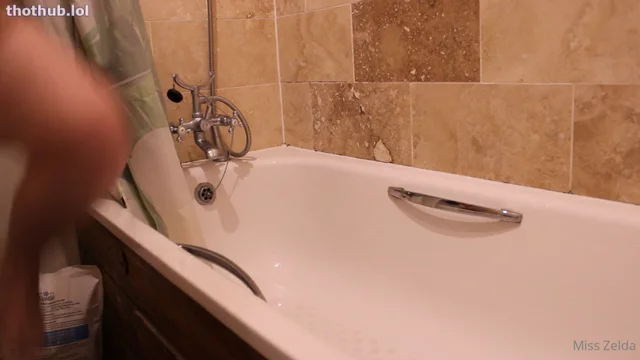 Miss-zelda – bathtub
