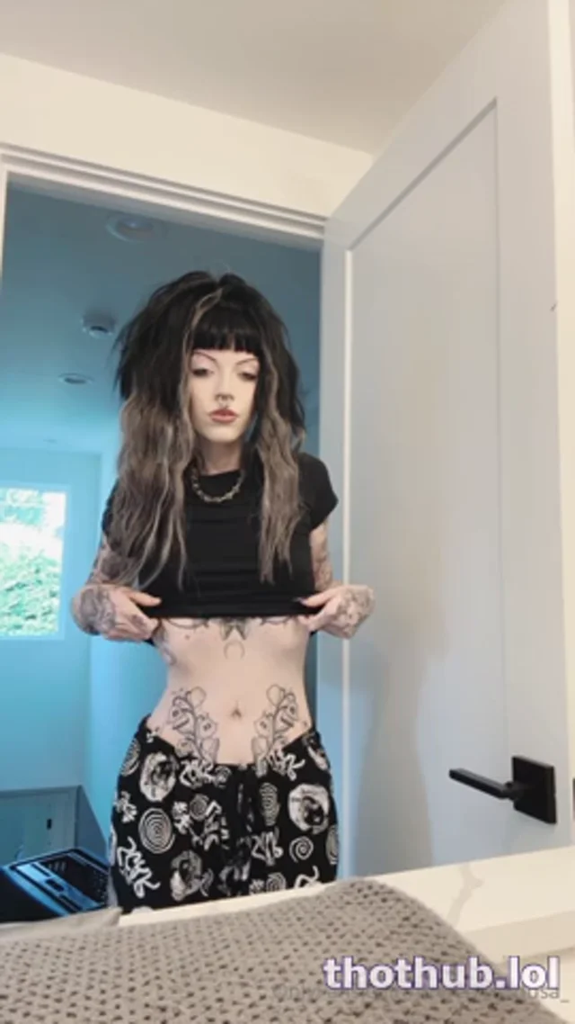 Therealm3Dusa bathroom masturbation