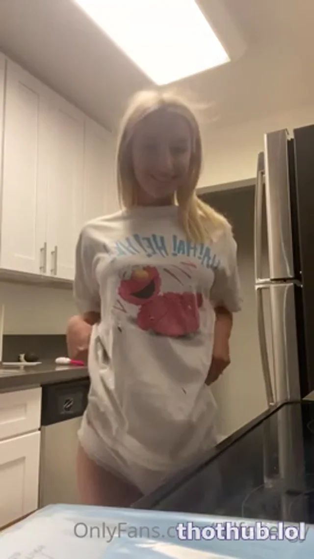 Dilfenergy masturbates with a pink vibrator in the kitchen