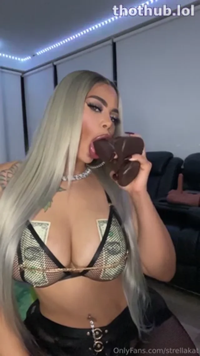 Strellakat dildo sucking compilation