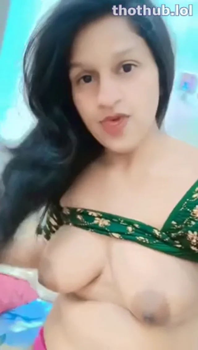 Instagram influencer Lataaa2006 full flashing