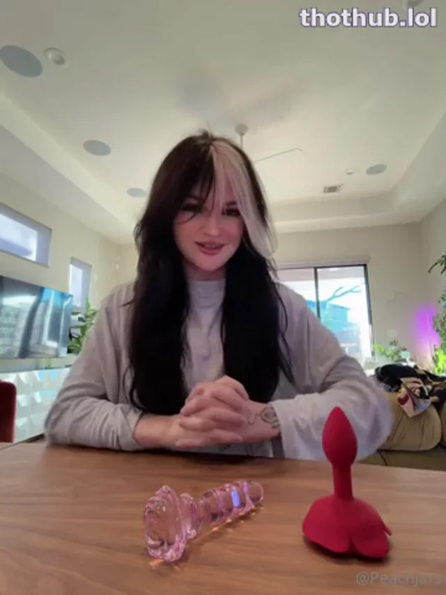 PeachJars shows her pink pussy & cums with her vibrator