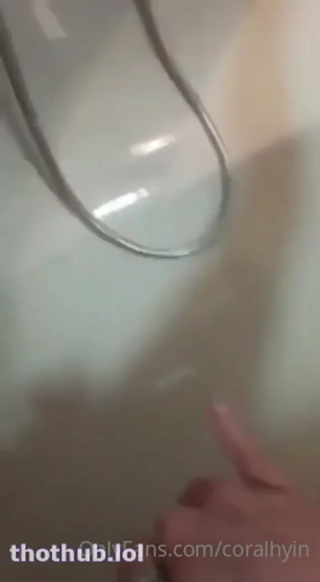 CORALHYIN / CO.RA.LIN MASTURBATING