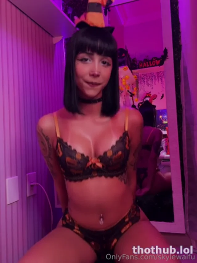 Skyle Cherry: Halloween