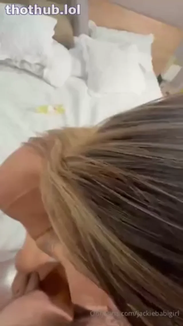 Jackiebabigirl Spreads Her Legs To Get Fucked