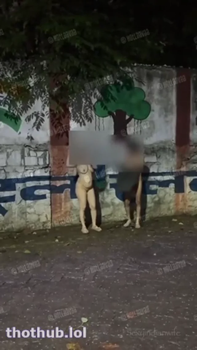 Hotlaavaa nakedness in restaurant