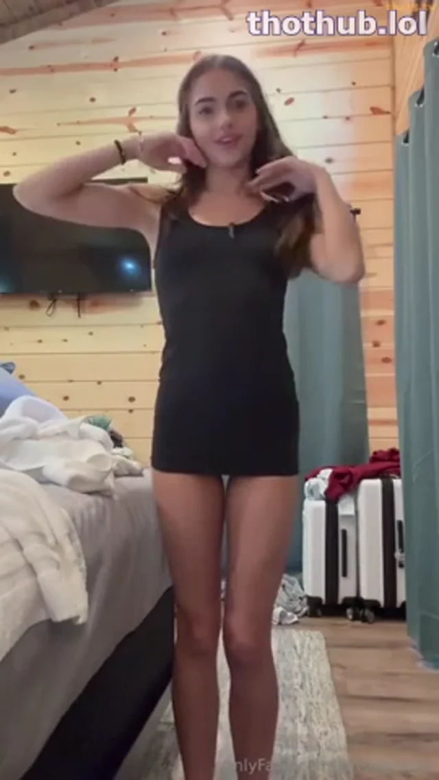 Kinsleyalyse strip tease and dildo fucking