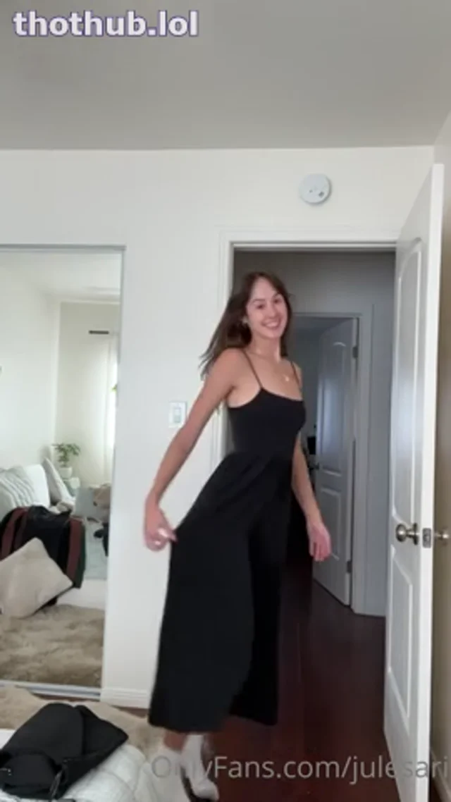 Jules Ari – black dress strip