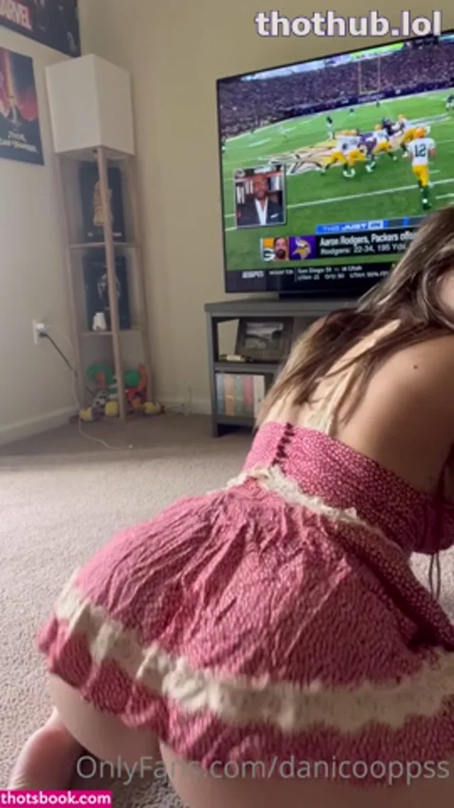 Daniccooppss red dress twerk