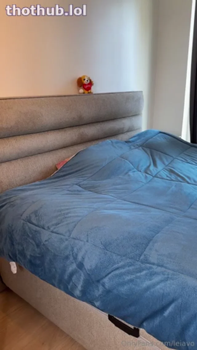 Leiavo dildo fucking