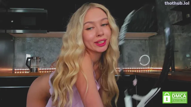 Aleksa_cutie  pillow riding   …