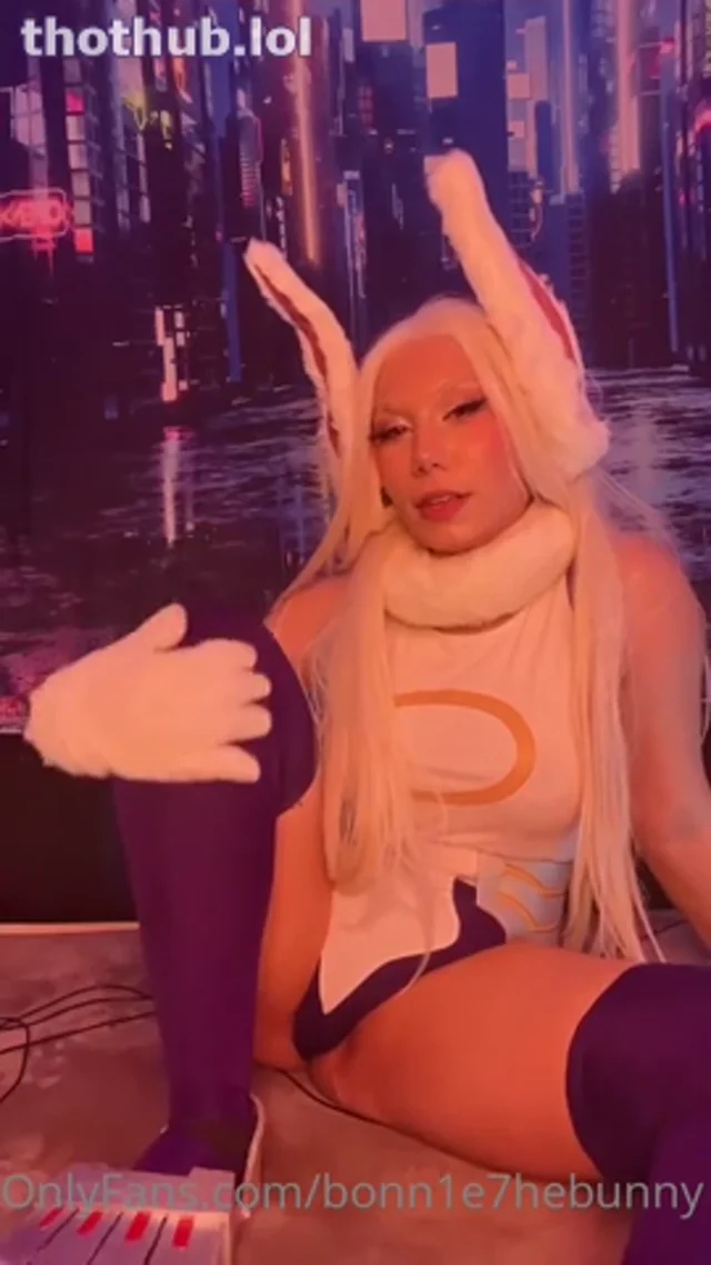 Bonn1e7hebunny squirt machine & torso