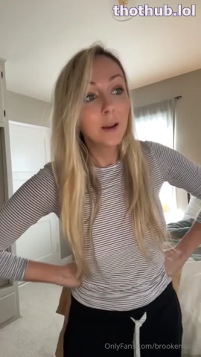 Brooke_Marks__brookemarks_-_Stripping_Completely_Naked___Pussy_Playing_PPV