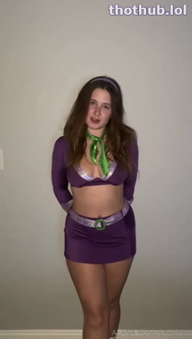 Alana rose daphne cosplay