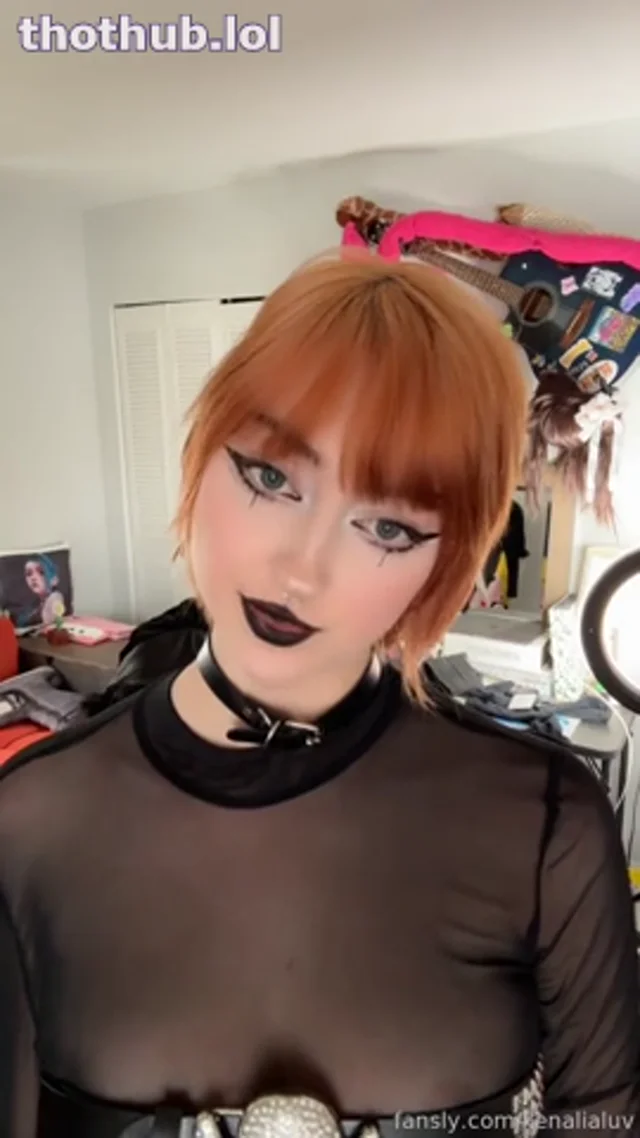 Kenalialuv ginger giantess shrinks you slowly.. until ur small as a bug