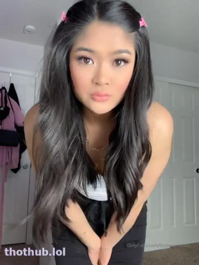 Lissie Samples: Strip Show