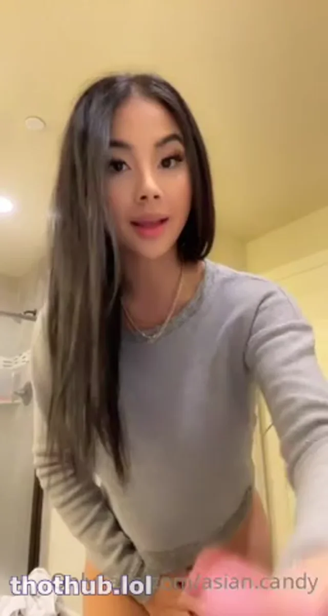 Viptoriaaa tries sit on your face