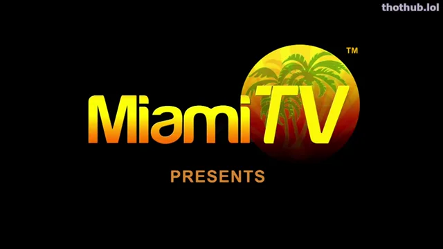 Jenny Scordamaglia-Cafe Iguana-Pines Body Painted-Ppv In Miami Tv