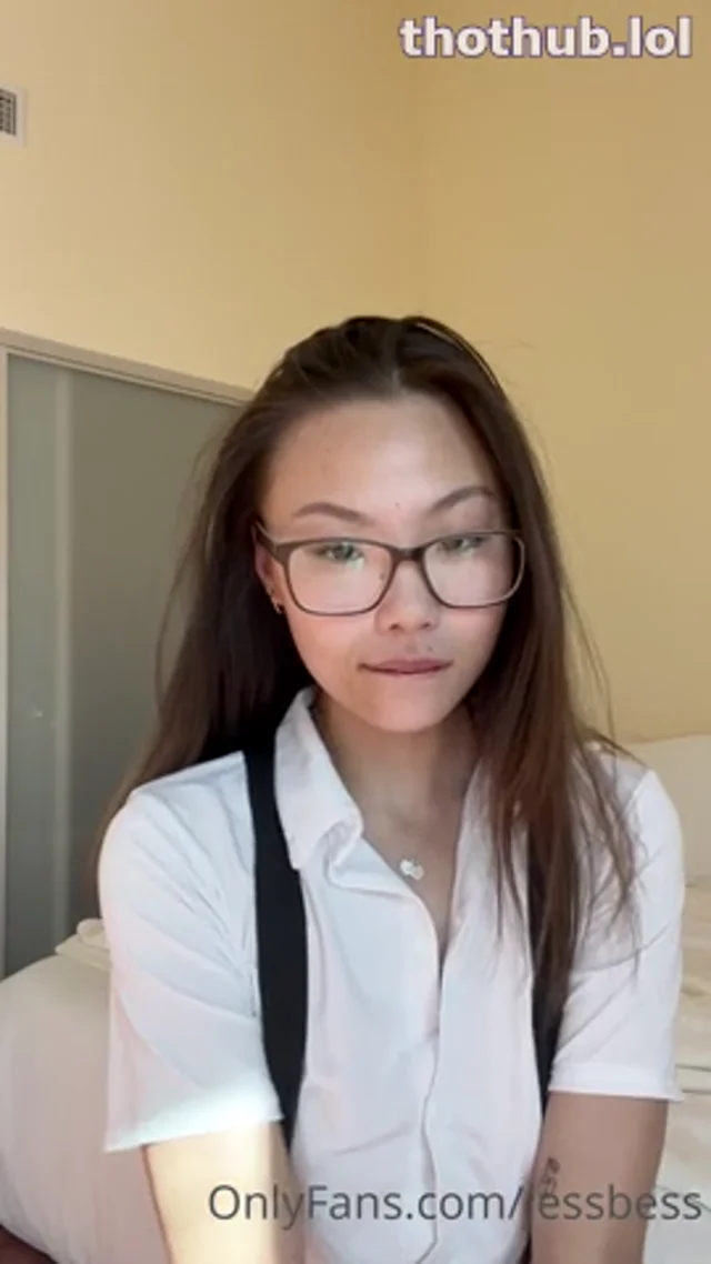 JessBess bath masturbation