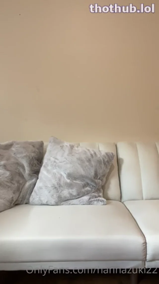 Hannazuki showing panties