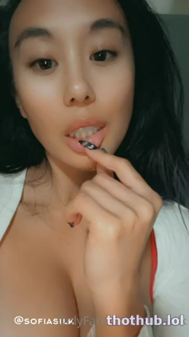 Sofiasilk – Asian – onlyfans – Striptease