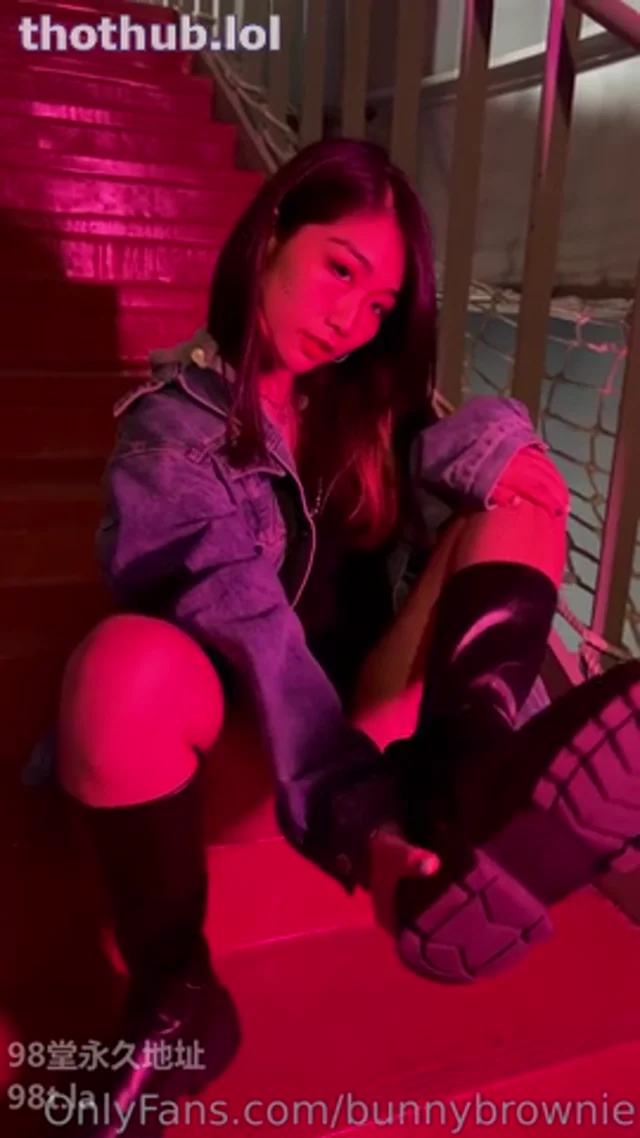 Bunnybrownie petite asian getting naked on the staircase