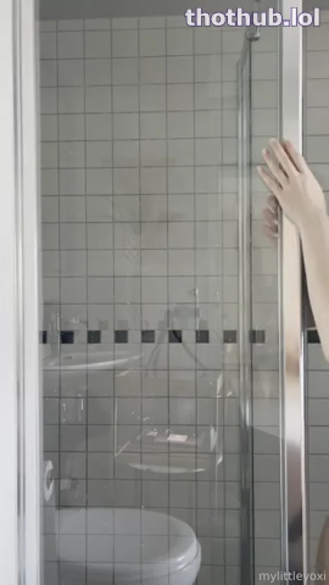 Mylittleyoxi shower masturbation